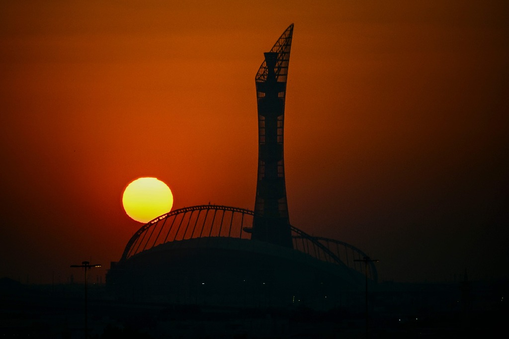 Doha. Vista del amanecer detrás del Estadio Internacional Khalifa, antes del inicio de la Copa Asiática AFC Qatar 2023. Foto Afp / Joya Samad