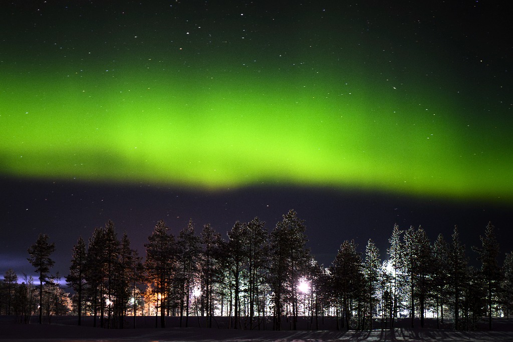 Kolari. La aurora boreal ilumina el cielo sobre el pueblo de Akaslompolo en este municipio finés, más allá del Círculo Polar Ártico, Laponia finlandesa. Foto Laurent Gillieron / Keystone vía Ap