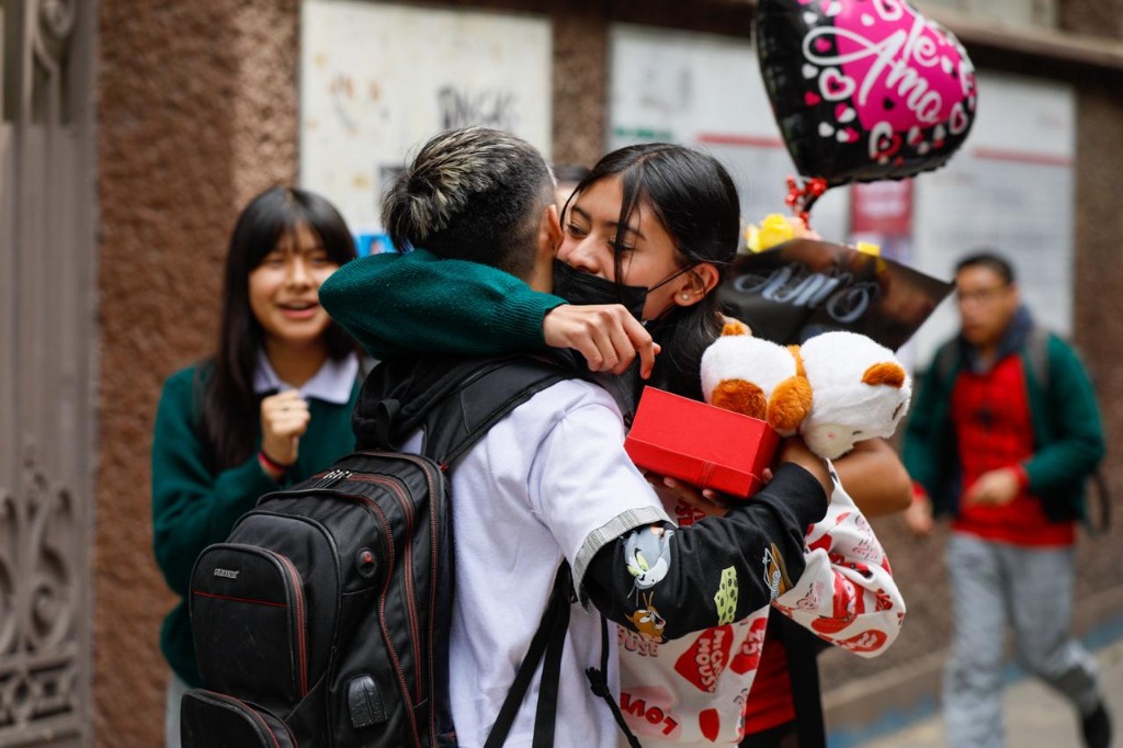 Ciudad de México. Día del Amor y la Amistad en una secundaria de la colonia Roma. Foto: Pablo Ramos 