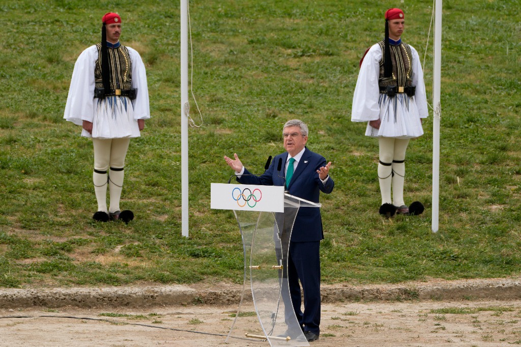 Thomas Bach, presidente del Comité Olímpico Internacional, pronuncia un discurso. Foto Ap / Petros Giannakouris