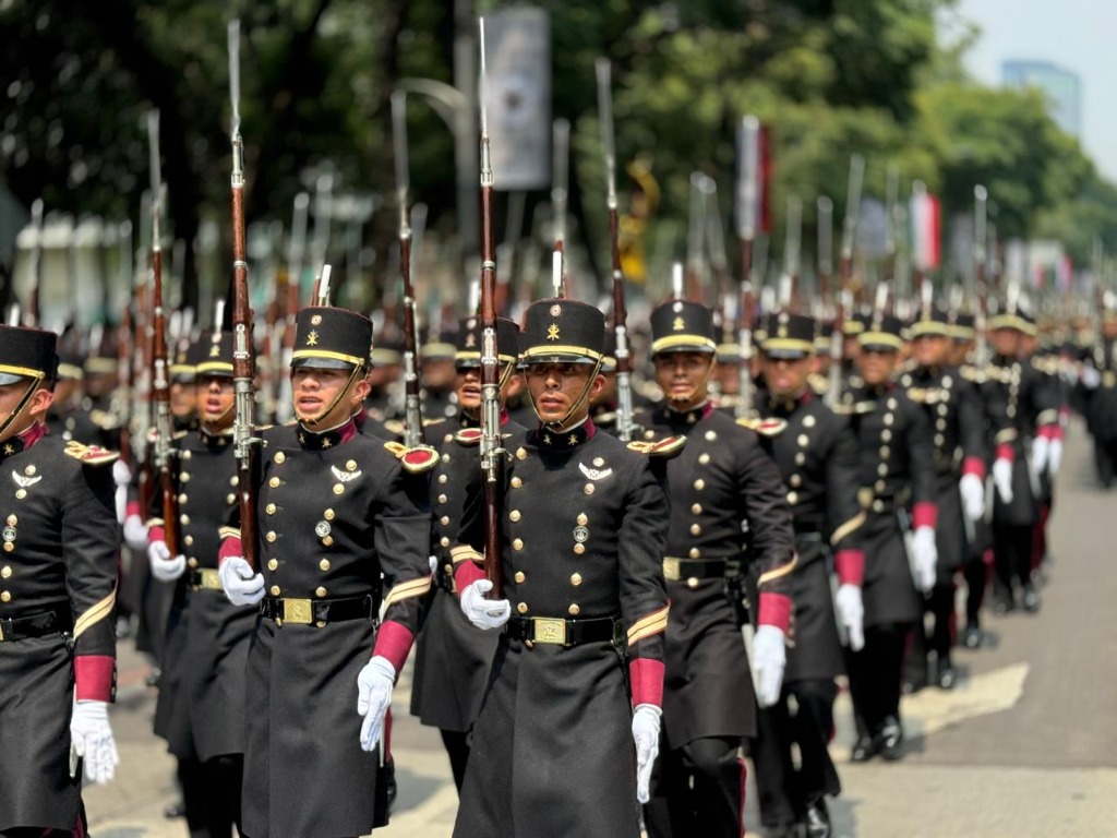 Elementos de las Fuerzas Armadas participan en el Desfile Militar para conmemorar el 214 aniversario del inicio de la gesta de Independencia de México, realizado en la Ciudad de México, el 16 de septiembre de 2024. Foto Alfredo Domínguez