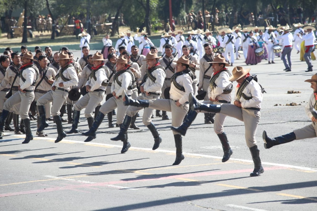 Ciudad de México. Pase de revista general a las tropas que participarán en el desfile cívico-militar que conmemora el inicio de la Revolución Mexicana, realizada en el Campo Militar N-1-A. Foto María Luisa Severiano