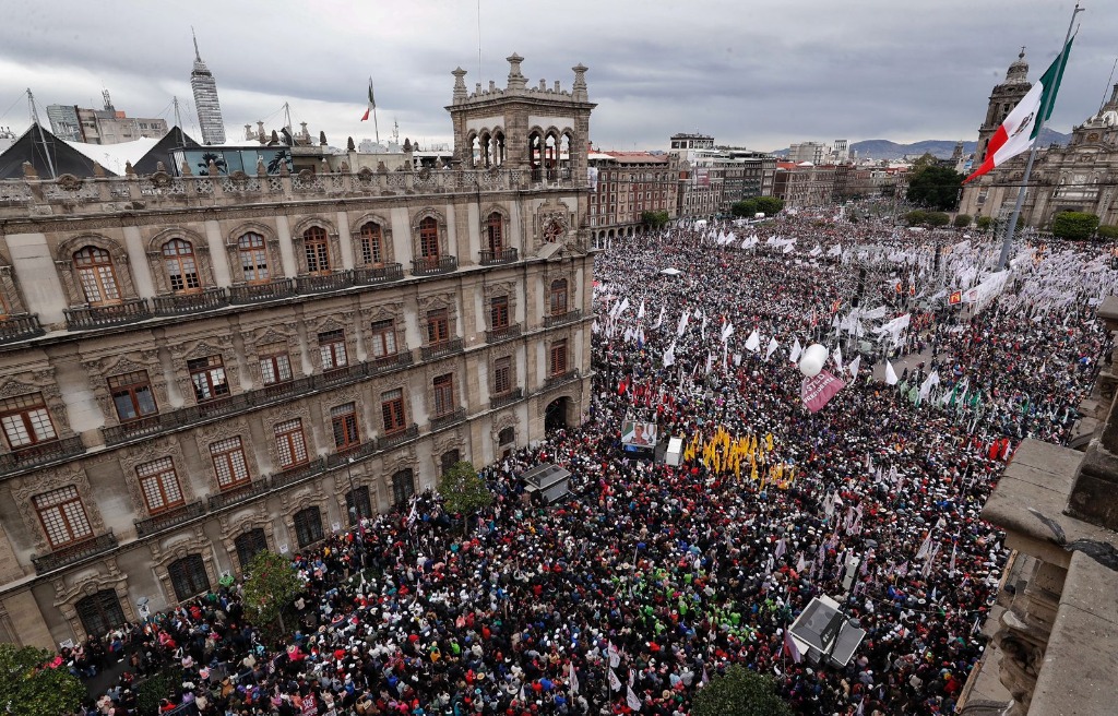 El Zócalo y calles aledañas lucieron colmados durante el “Informe 100 días de Gobierno”, de la primera Presidenta de México, Claudia Sheinbaum. Foto Marco Peláez
