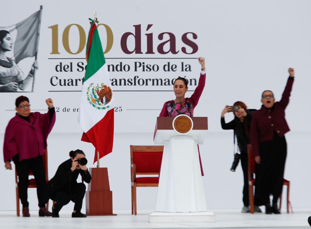 La presidenta de México, Claudia Sheinbaum, durante su “Informe 100 días de Gobierno” en el Zócalo de la Ciudad de México, el 12 de enero de 2025. Foto Cristina Rodríguez