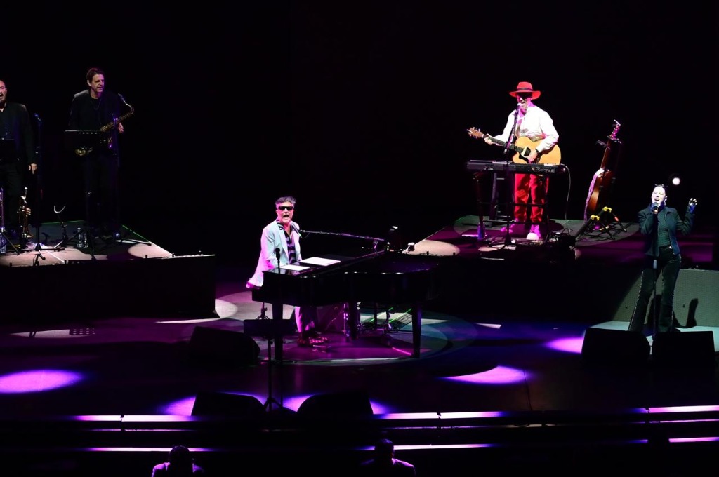 Ciudad de México. Fito Páez se presenta en el Auditorio Nacional con un lleno total. La música unió a miles en una velada inolvidable. Foto: Sergio Hernández Vega